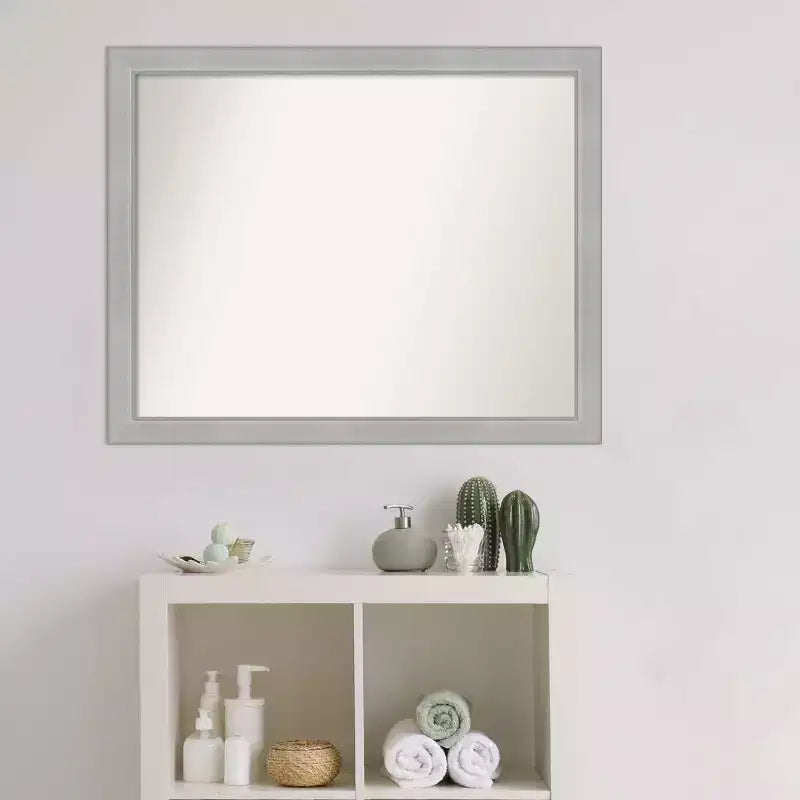 Specchio da parete stretto per bagno Vista in nickel spazzolato non bisellato 31" x 25": Rettangolare, Cornice in polistirene, Montaggio a parete