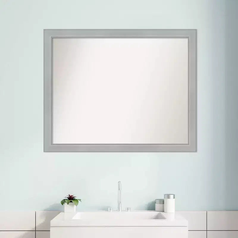 Specchio da parete stretto per bagno Vista in nickel spazzolato non bisellato 31" x 25": Rettangolare, Cornice in polistirene, Montaggio a parete