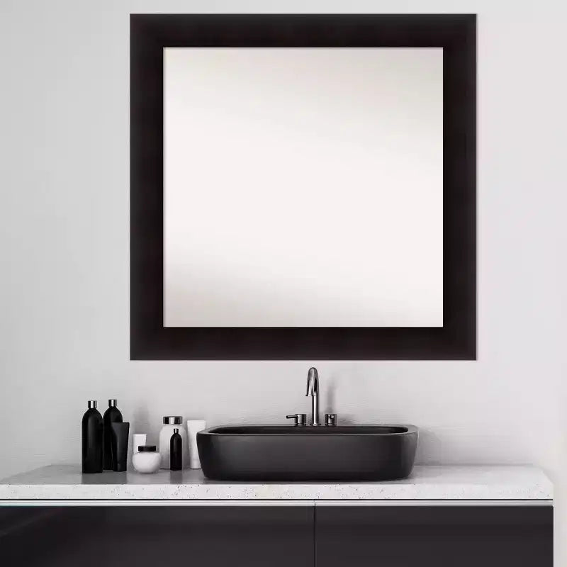 Specchio da parete per bagno in legno di espresso Portico 81 x 81 cm senza smussature: design quadrato moderno, montaggio a parete, include l'hardware