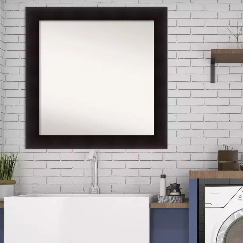 Specchio da parete per bagno in legno di espresso Portico 81 x 81 cm senza smussature: design quadrato moderno, montaggio a parete, include l'hardware