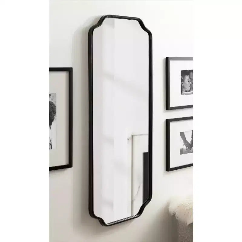 Specchio da parete con cornice Plumley 18"x48", nero
