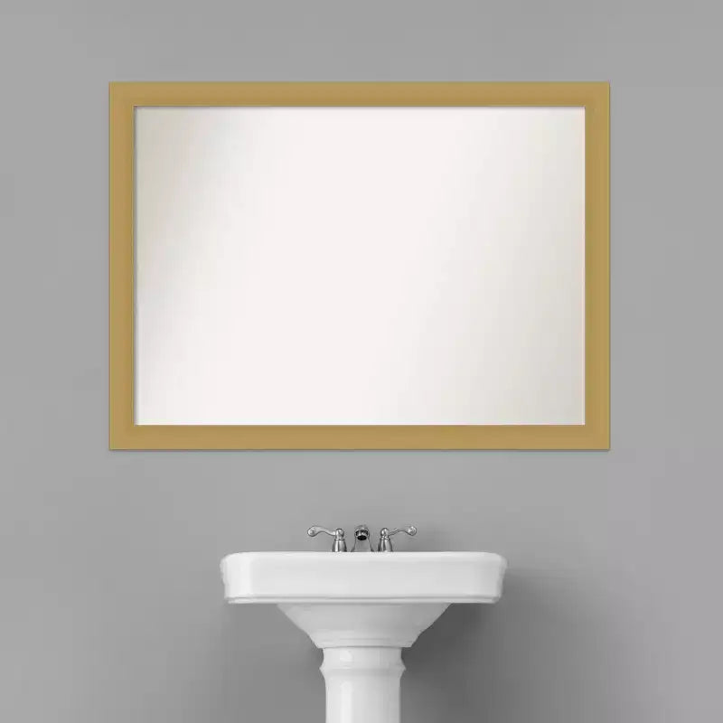 Specchio da parete per bagno Grace da 42" x 31" senza smussatura oro spazzolato: Rettangolare, cornice in polistirene, montato a parete