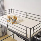 Letto a soppalco matrimoniale in metallo con scrivania e ripiani, 2 scale incorporate