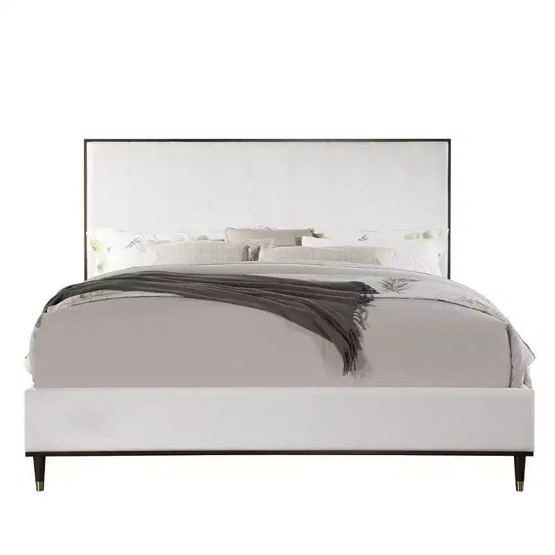 Letto Queen 163,20 cm Carena in Tessuto Grigio Chiaro con Finitura Bianco Marrone: Testiera Imbottita, Struttura in Legno, Richiesto Box Spring
