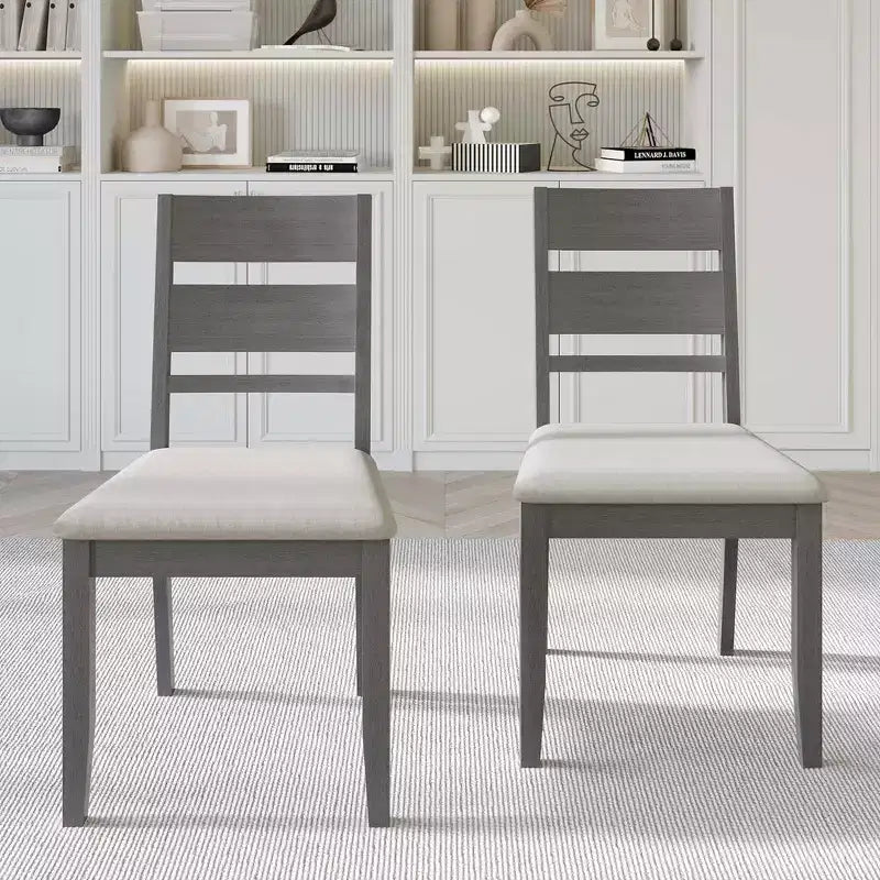Sedia da pranzo in legno con rivestimento grigio caldo